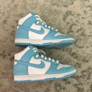 Nike light blue high rise dunks. Men’s size 6 - Women’s size 8.